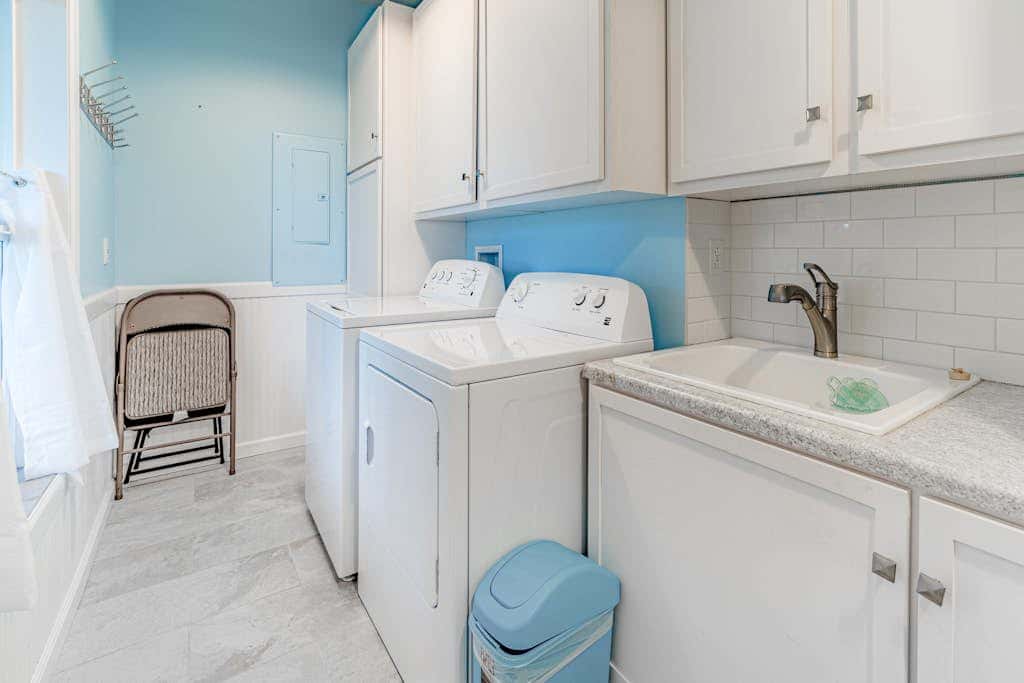 Dog-friendly ocean view home with WiFi, remote work spaces, and washer&dryer