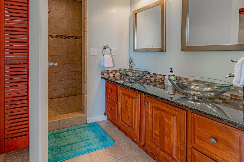 Dog-friendly ocean view home with WiFi, remote work spaces, and washer&dryer