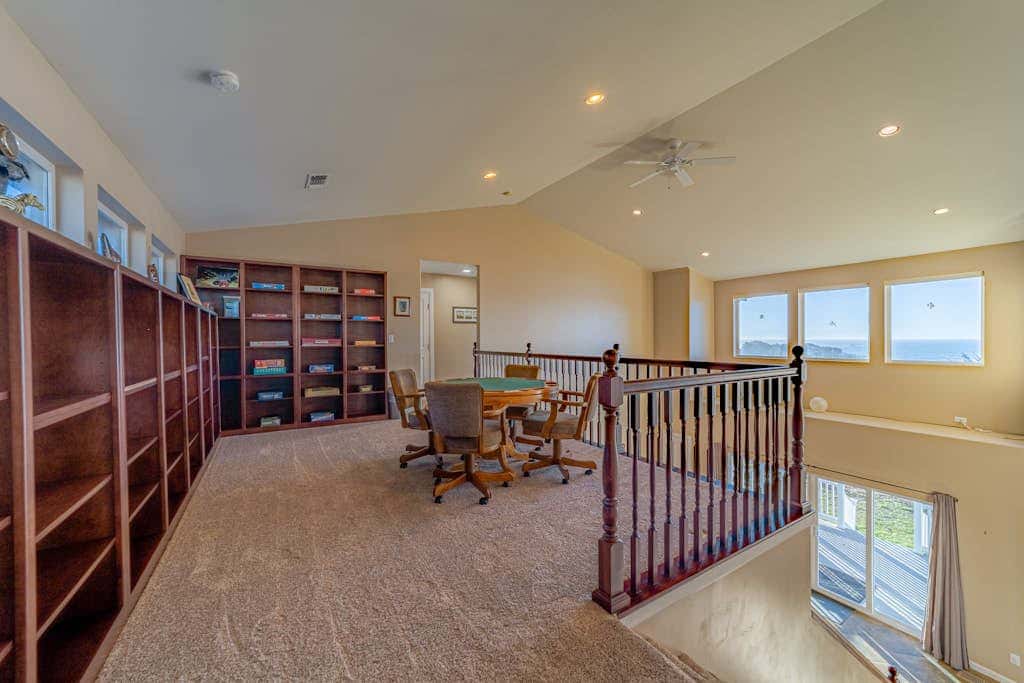 Dog-friendly ocean view home with WiFi, remote work spaces, and washer&dryer