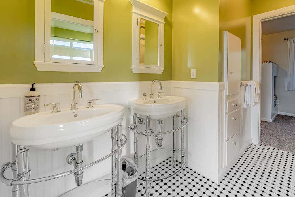 Dog-friendly ocean view home with WiFi, remote work spaces, and washer&dryer