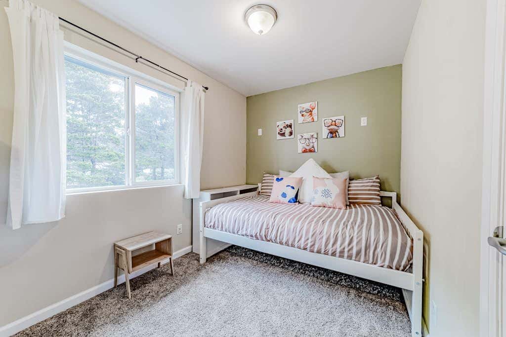 Dog-friendly ocean view home with WiFi, remote work spaces, and washer&dryer