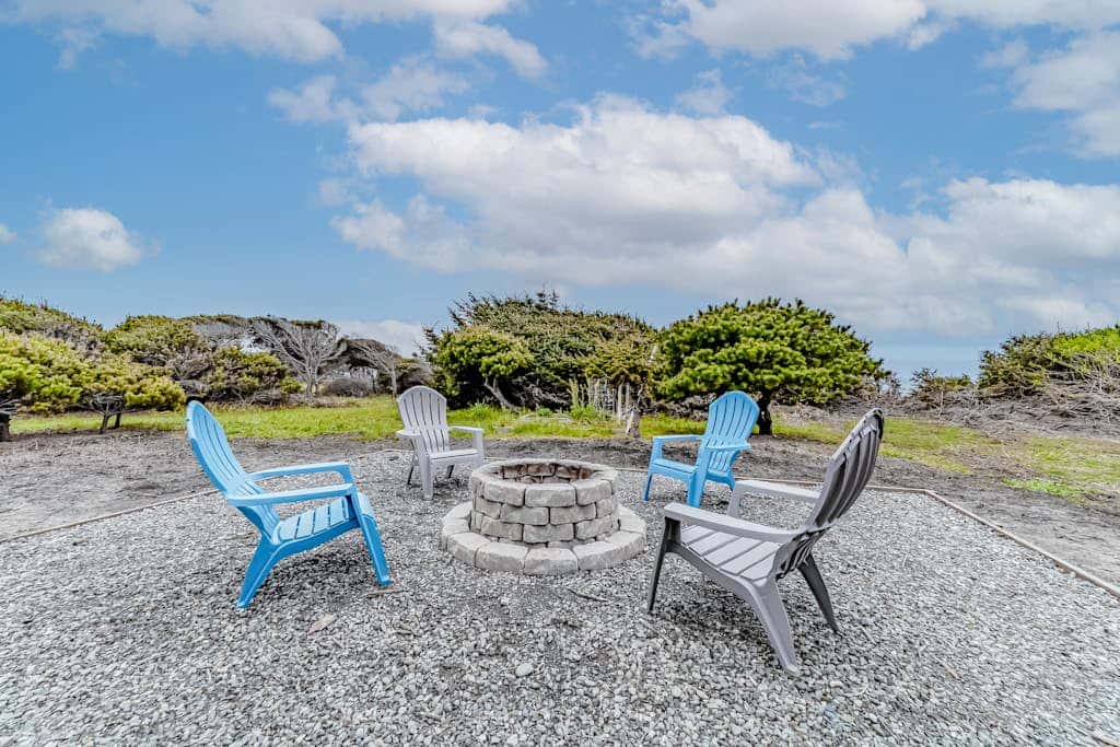 Dog-friendly ocean view home with WiFi, remote work spaces, and washer&dryer