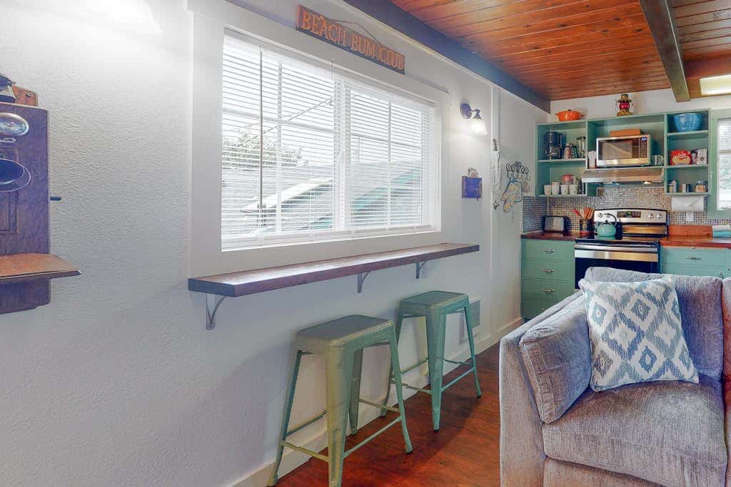 Dog-friendly ADU with a full kitchen & shared washer&dryer - near the water