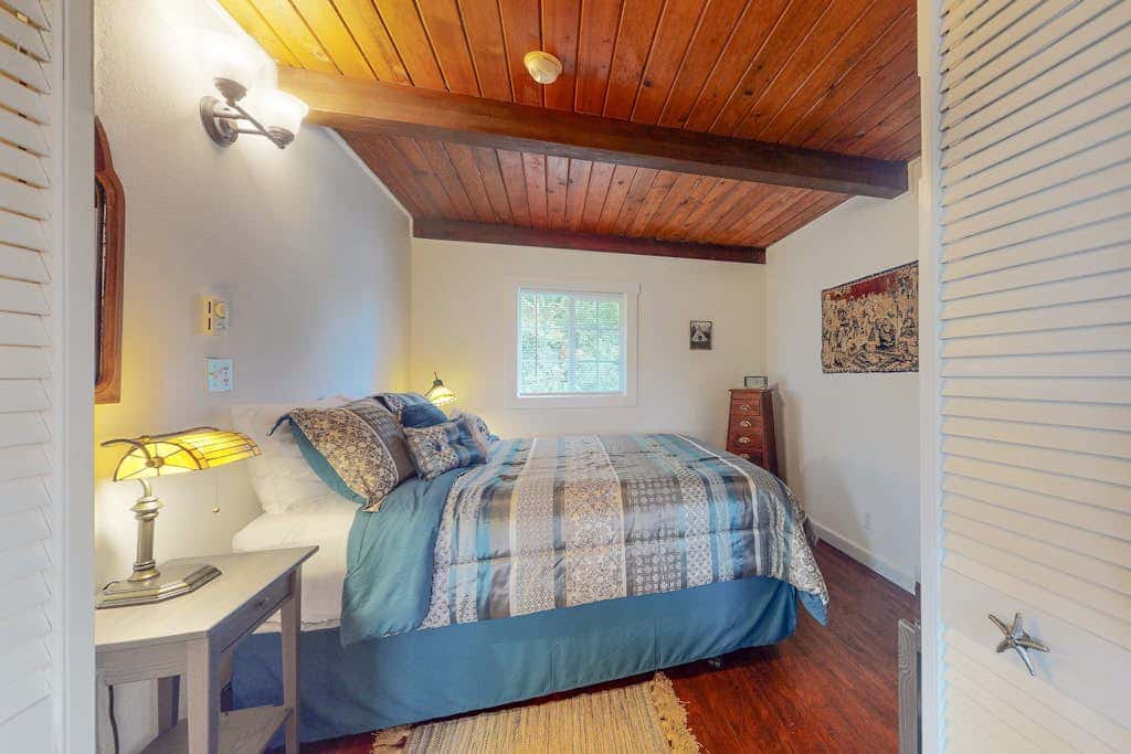 Dog-friendly ADU with a full kitchen & shared washer&dryer - near the water