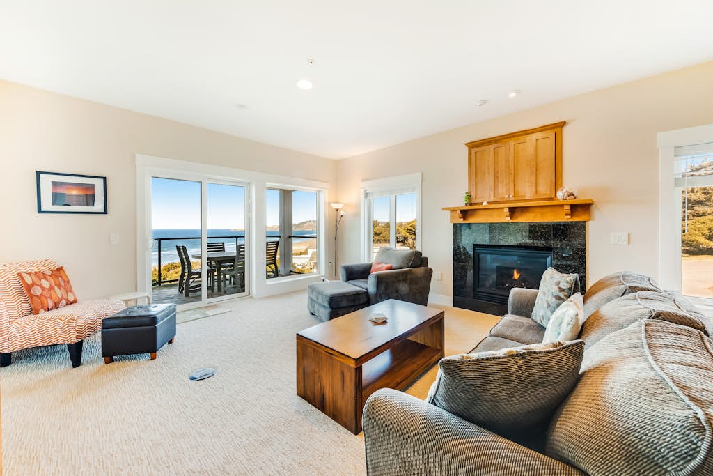 Oceanfront top floor condo with stunning views gas fireplace and grill