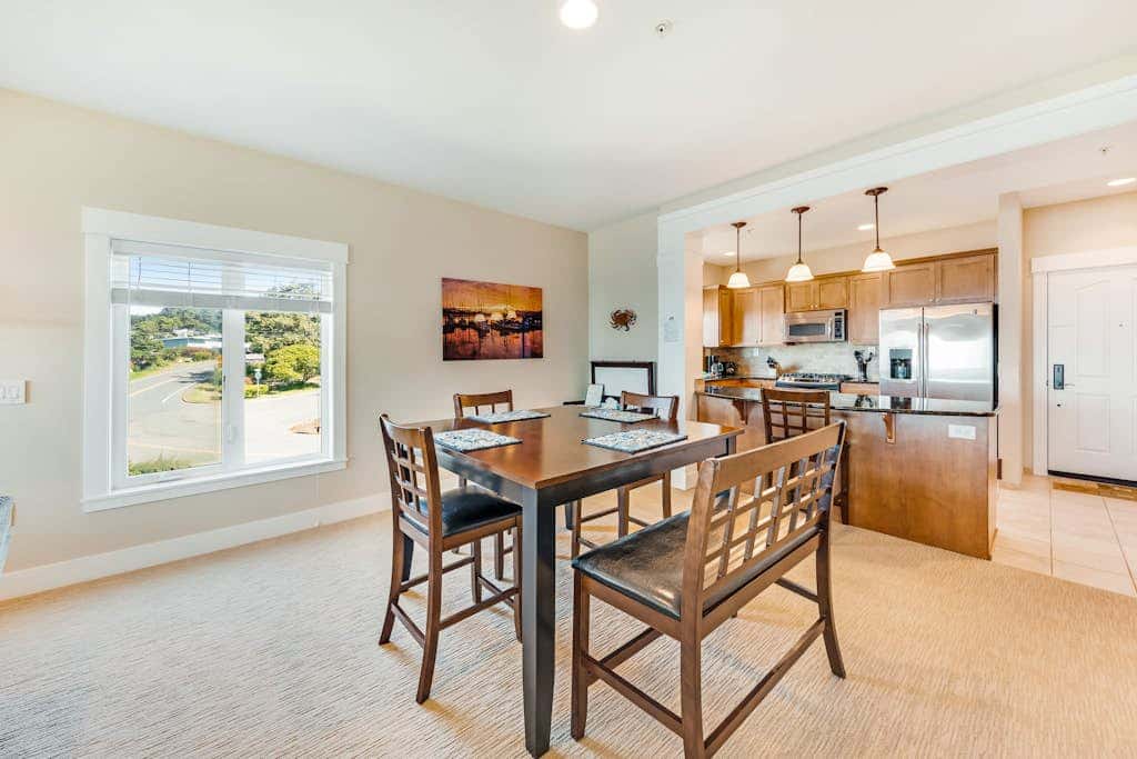 Oceanfront top floor condo with stunning views gas fireplace and grill