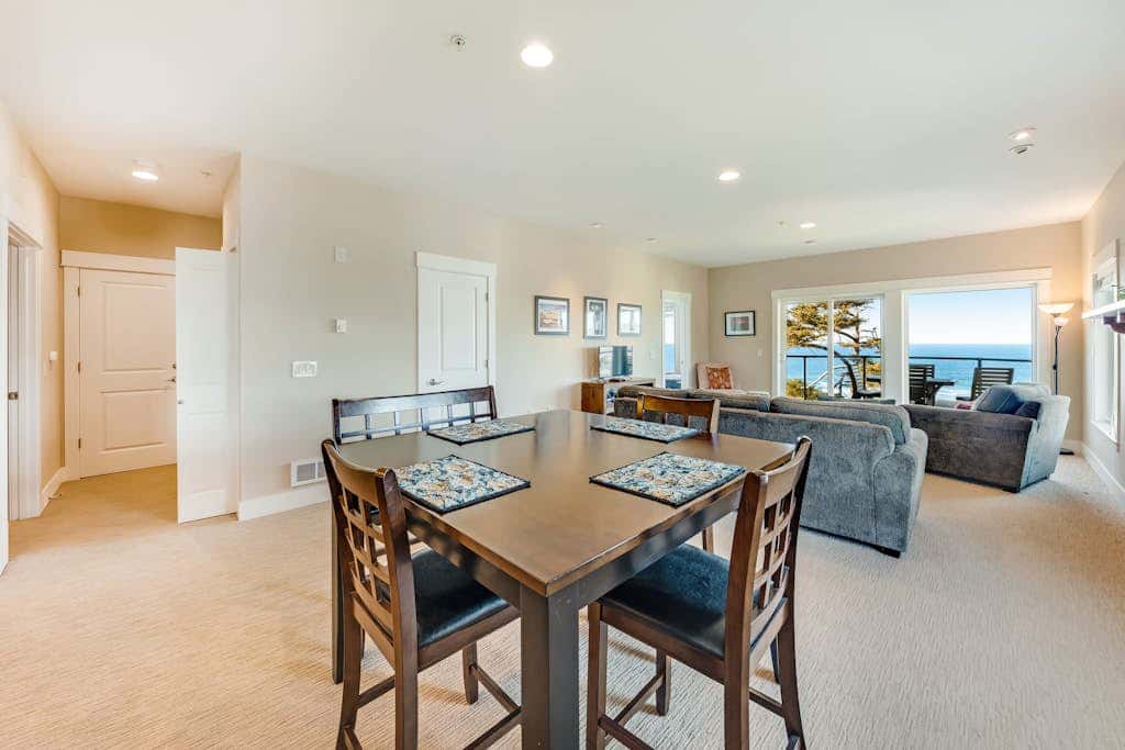 Oceanfront top floor condo with stunning views gas fireplace and grill