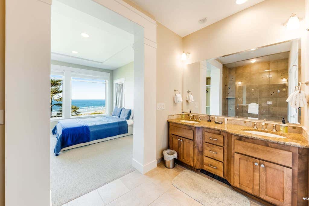 Oceanfront top floor condo with stunning views gas fireplace and grill