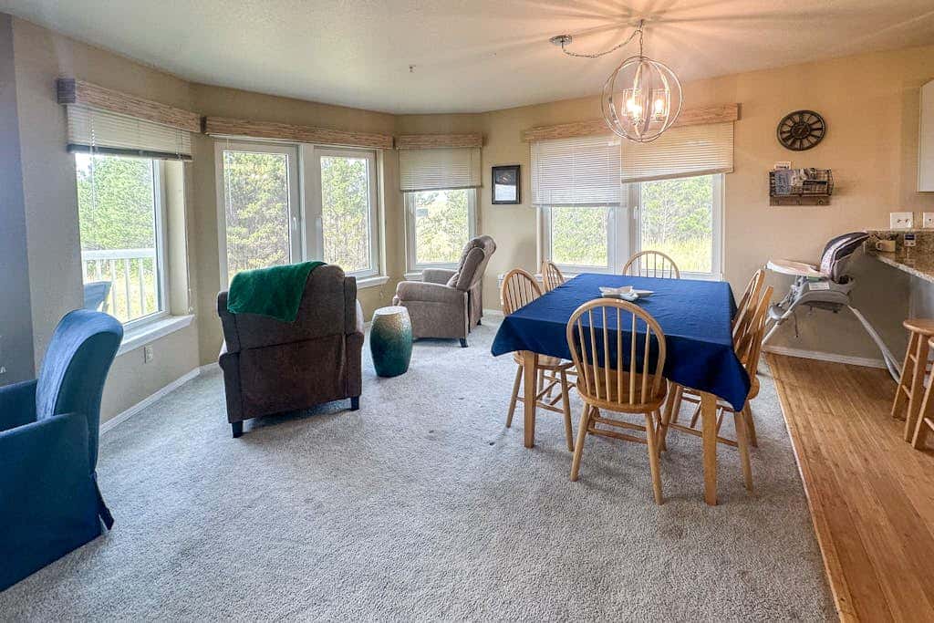 Oceanfront Condo with stunning views, WIFI, W&D, fireplace, & great location