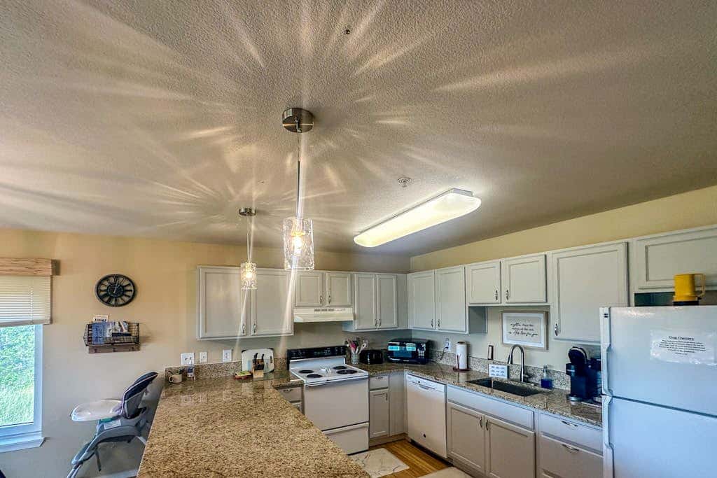 Oceanfront Condo with stunning views, WIFI, W&D, fireplace, & great location