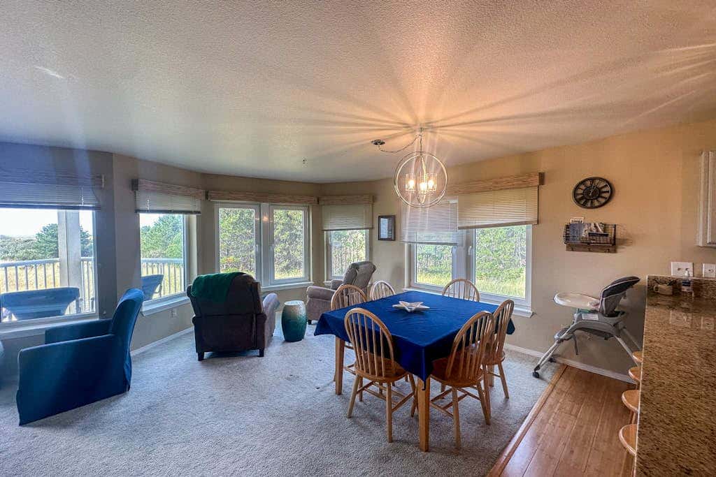 Oceanfront Condo with stunning views, WIFI, W&D, fireplace, & great location