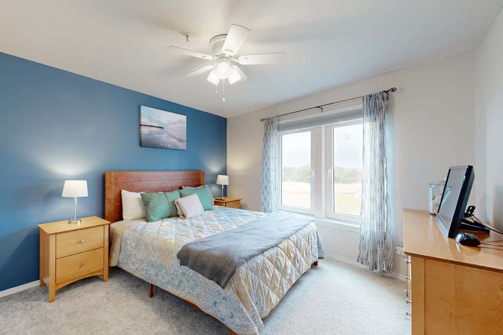 Oceanfront Condo with stunning views, WIFI, W&D, fireplace, & great location