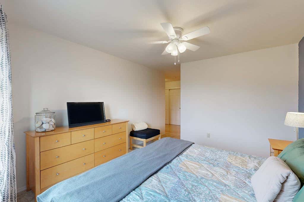 Oceanfront Condo with stunning views, WIFI, W&D, fireplace, & great location