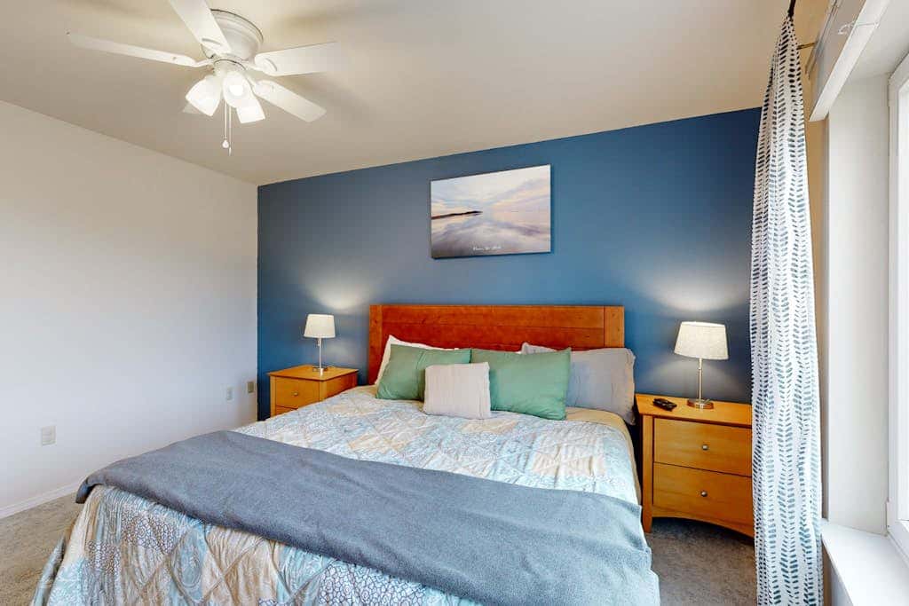Oceanfront Condo with stunning views, WIFI, W&D, fireplace, & great location
