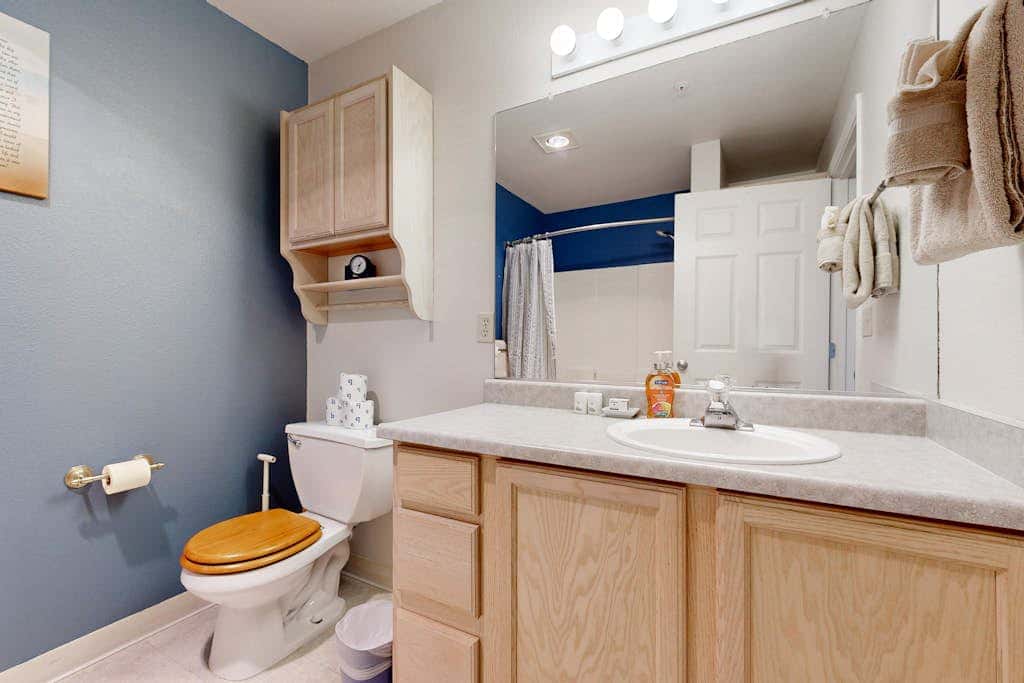 Oceanfront Condo with stunning views, WIFI, W&D, fireplace, & great location