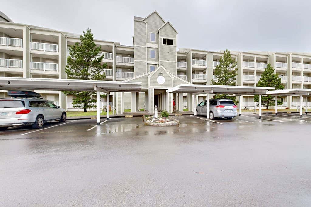 Oceanfront Condo with stunning views, WIFI, W&D, fireplace, & great location