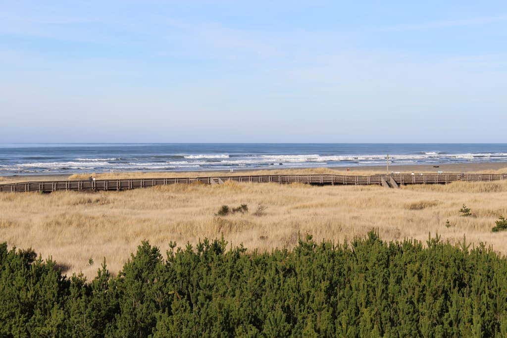 Oceanfront Condo with stunning views, WIFI, W&D, fireplace, & great location