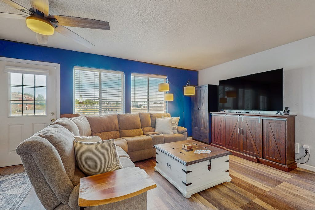 Family Friendly Coastal Getaway Townhome Near Beach & Downtown