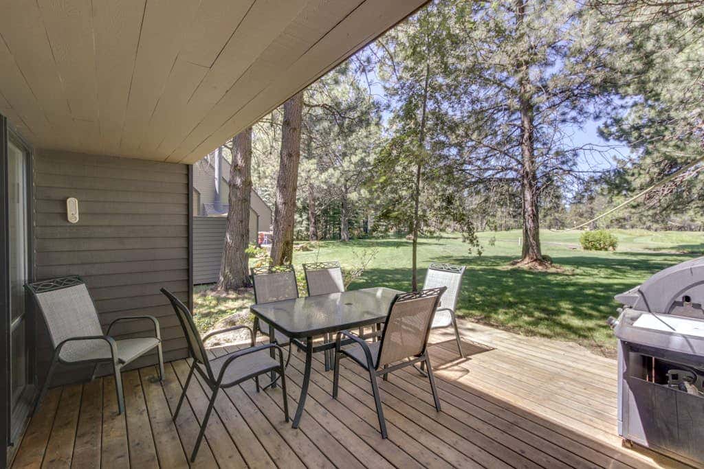 Dog-friendly condo with 6 SHARC passes & great golf course views