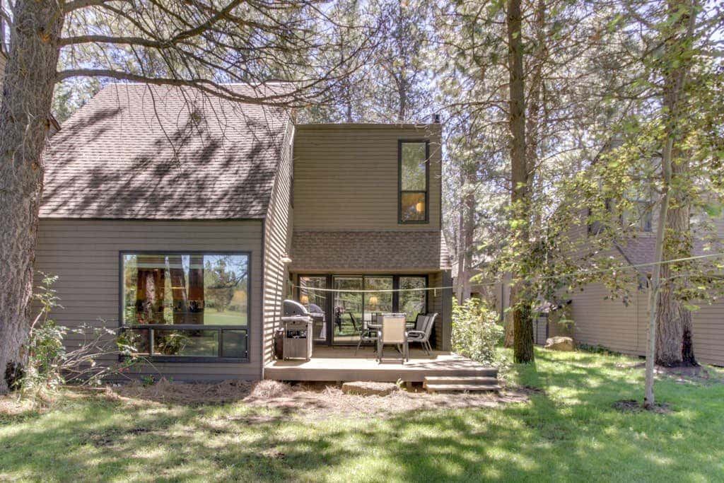 Dog-friendly condo with 6 SHARC passes & great golf course views