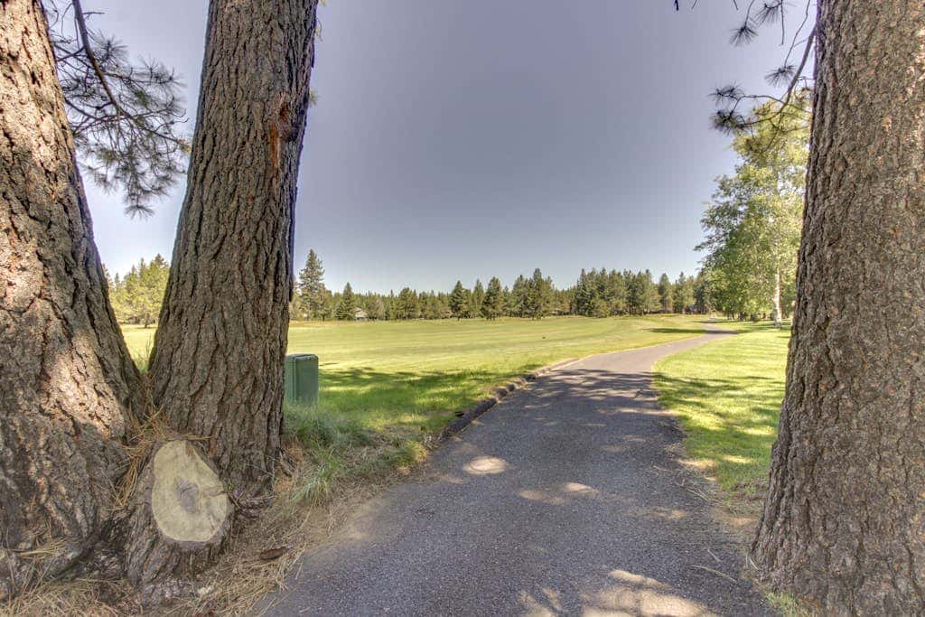 Dog-friendly condo with 6 SHARC passes & great golf course views