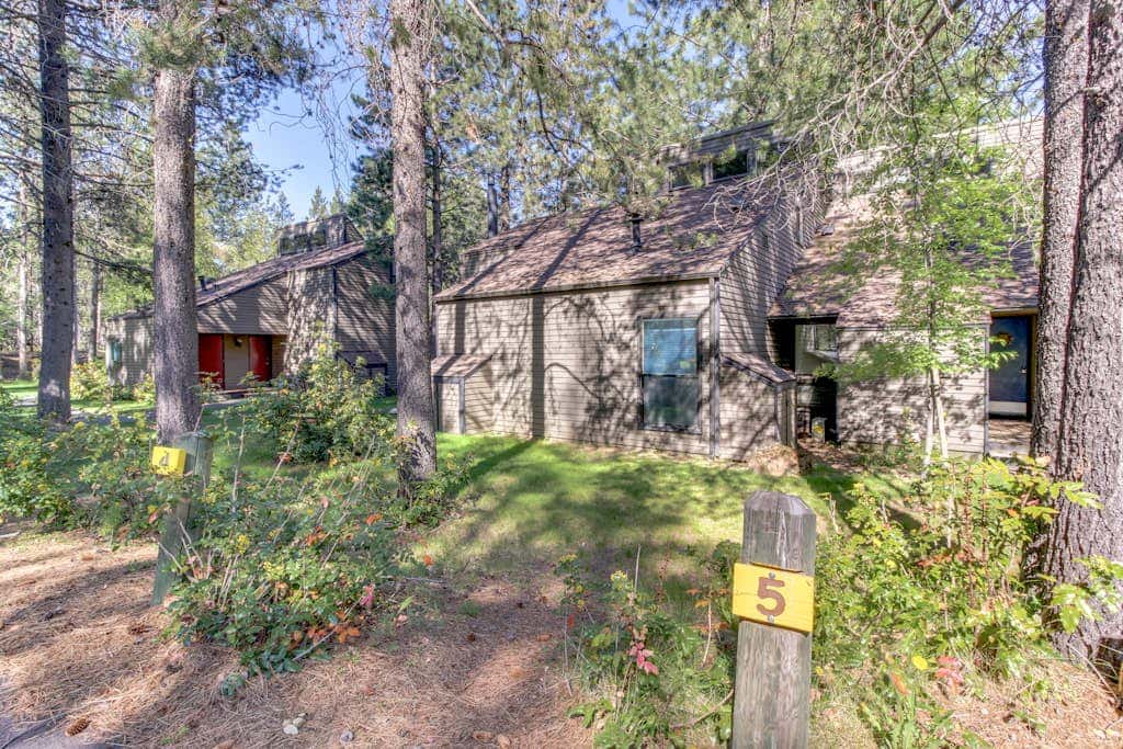 Dog-friendly condo with 6 SHARC passes & great golf course views