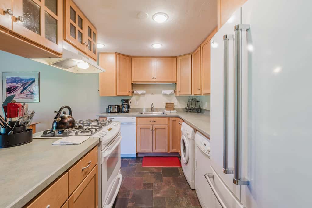 Dog-friendly condo with 6 SHARC passes & great golf course views