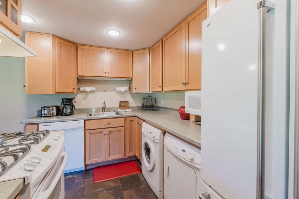 Dog-friendly condo with 6 SHARC passes & great golf course views