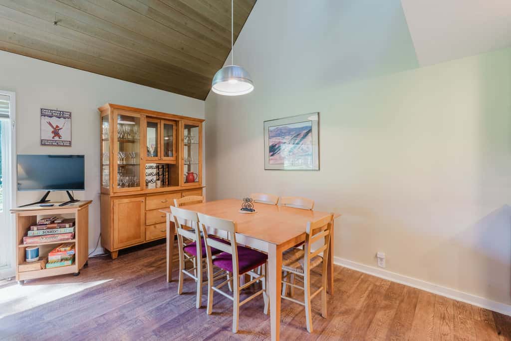 Dog-friendly condo with 6 SHARC passes & great golf course views