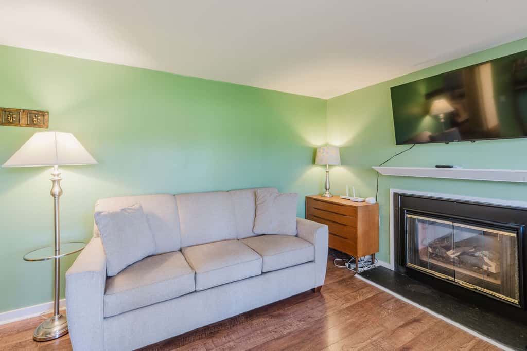 Dog-friendly condo with 6 SHARC passes & great golf course views