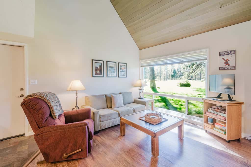 Dog-friendly condo with 6 SHARC passes & great golf course views