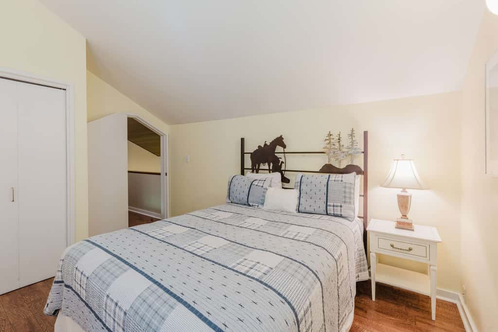 Dog-friendly condo with 6 SHARC passes & great golf course views