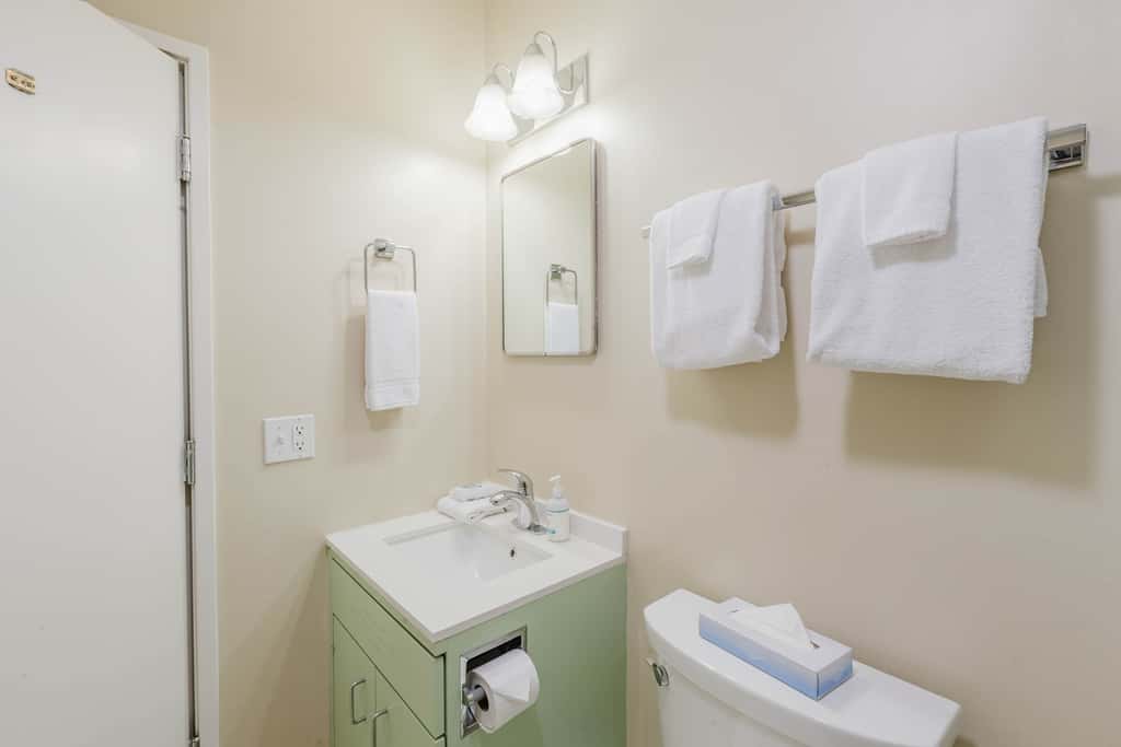 Dog-friendly condo with 6 SHARC passes & great golf course views