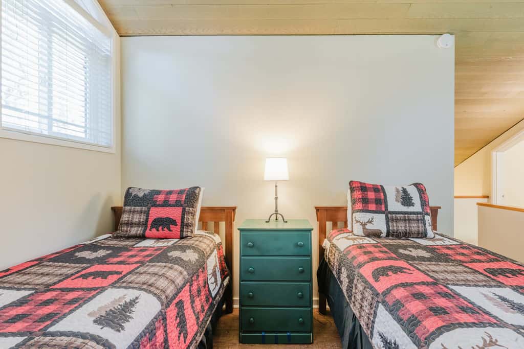Dog-friendly condo with 6 SHARC passes & great golf course views