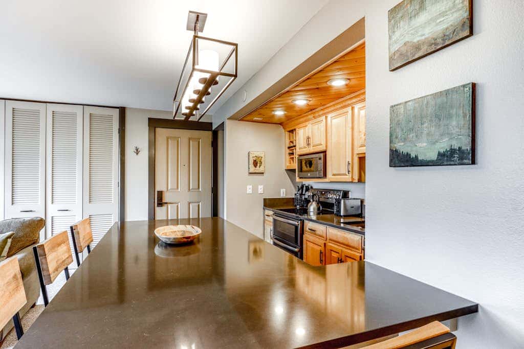 Beautiful Bend home with shared pools & hot tubs & free WiFi - close to hikes