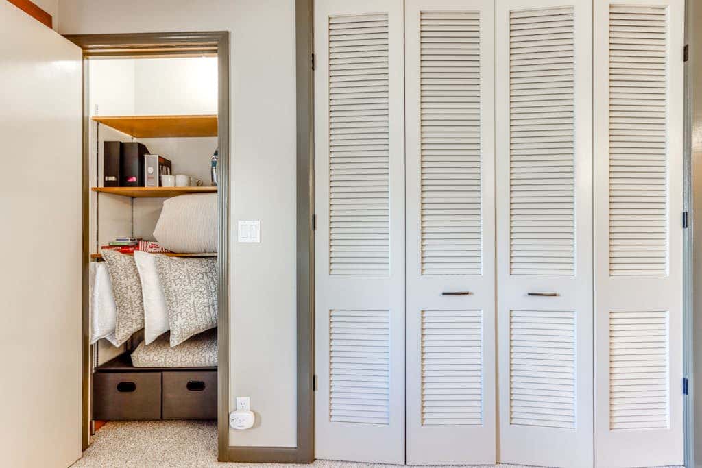 Beautiful Bend home with shared pools & hot tubs & free WiFi - close to hikes