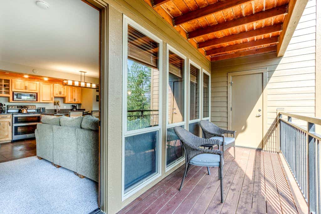 Beautiful Bend home with shared pools & hot tubs & free WiFi - close to hikes