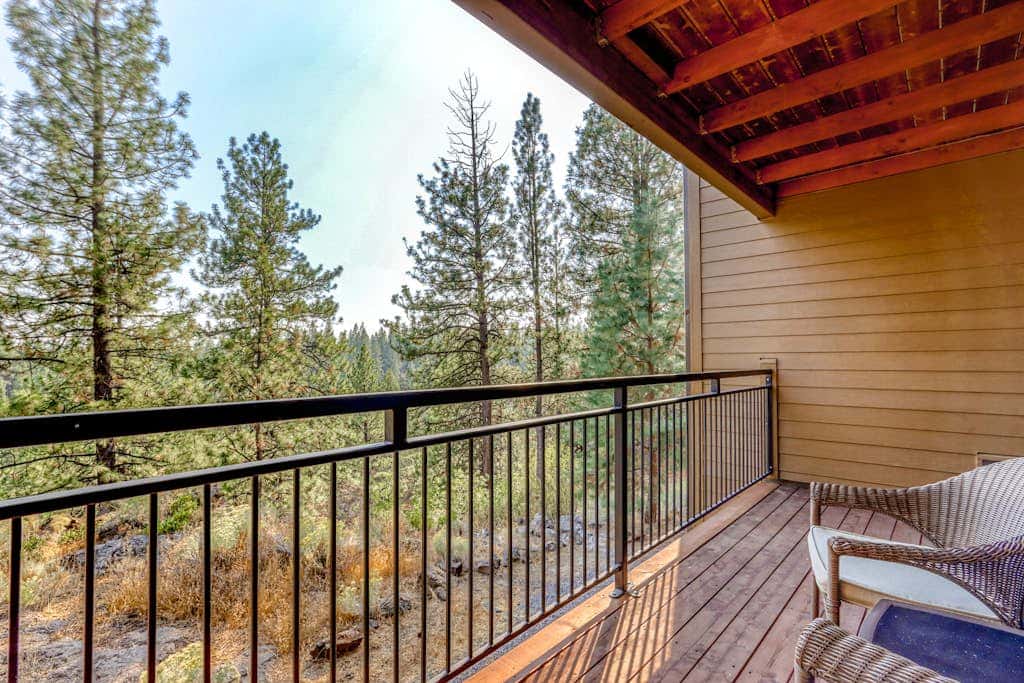 Beautiful Bend home with shared pools & hot tubs & free WiFi - close to hikes