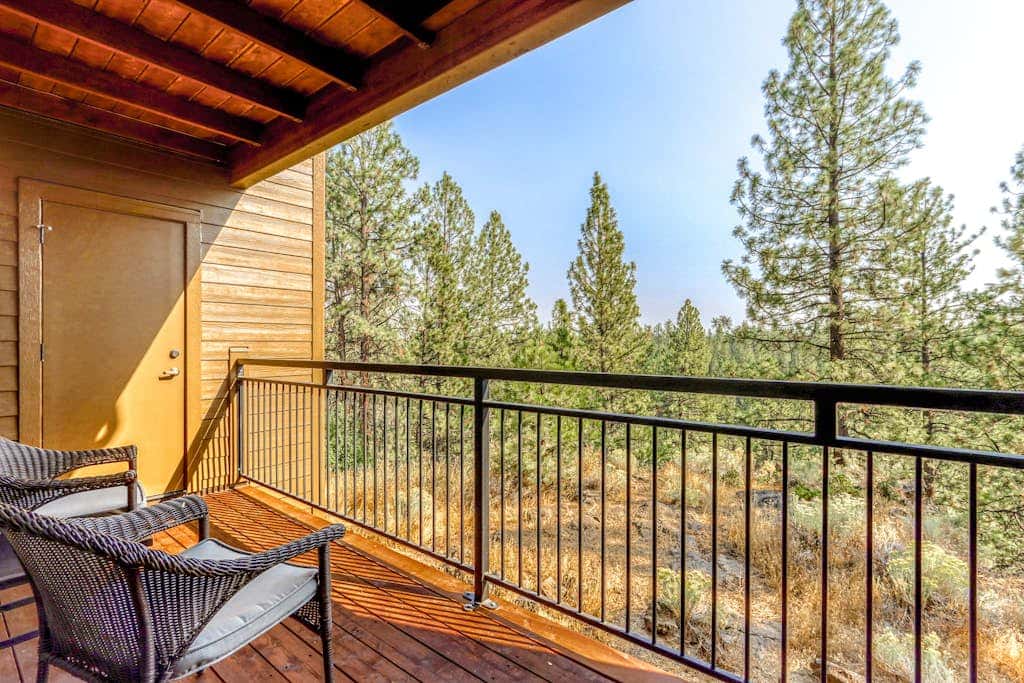 Beautiful Bend home with shared pools & hot tubs & free WiFi - close to hikes
