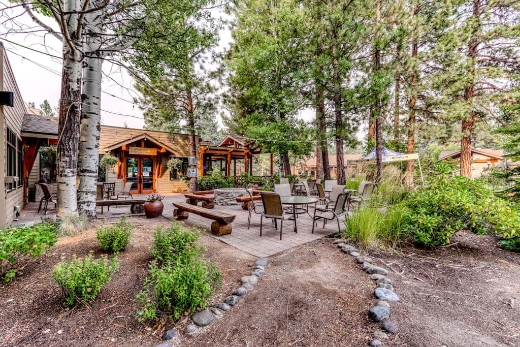 Beautiful Bend home with shared pools & hot tubs & free WiFi - close to hikes