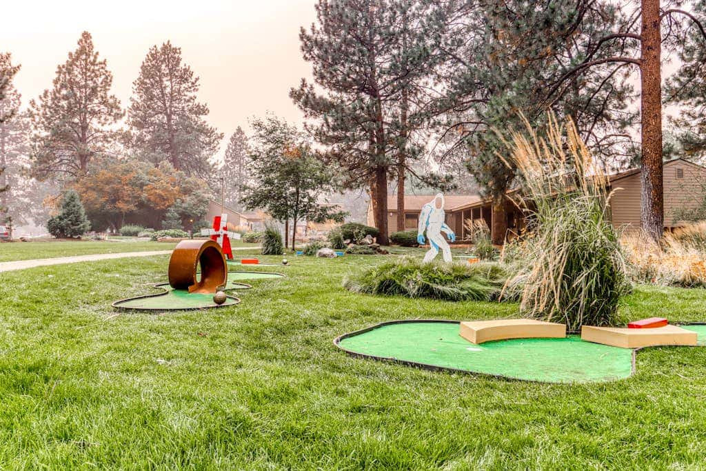 Beautiful Bend home with shared pools & hot tubs & free WiFi - close to hikes