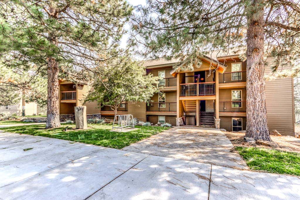 Beautiful Bend home with shared pools & hot tubs & free WiFi - close to hikes