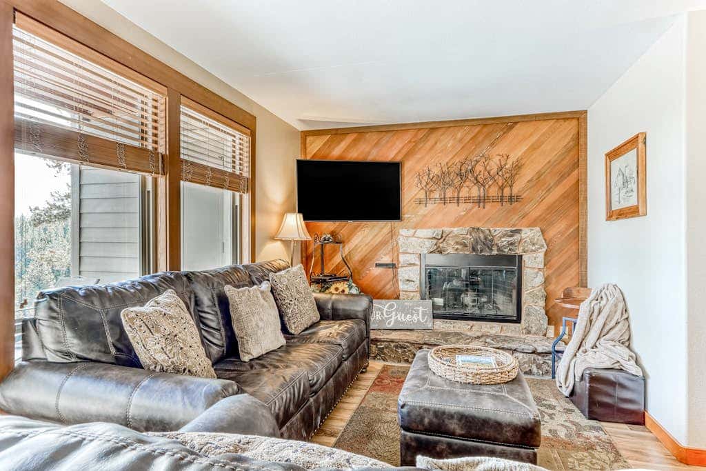 All-Suite Alpine Getaway - Pools, Hot Tubs & Golf - Shuttle to Ski Mountain