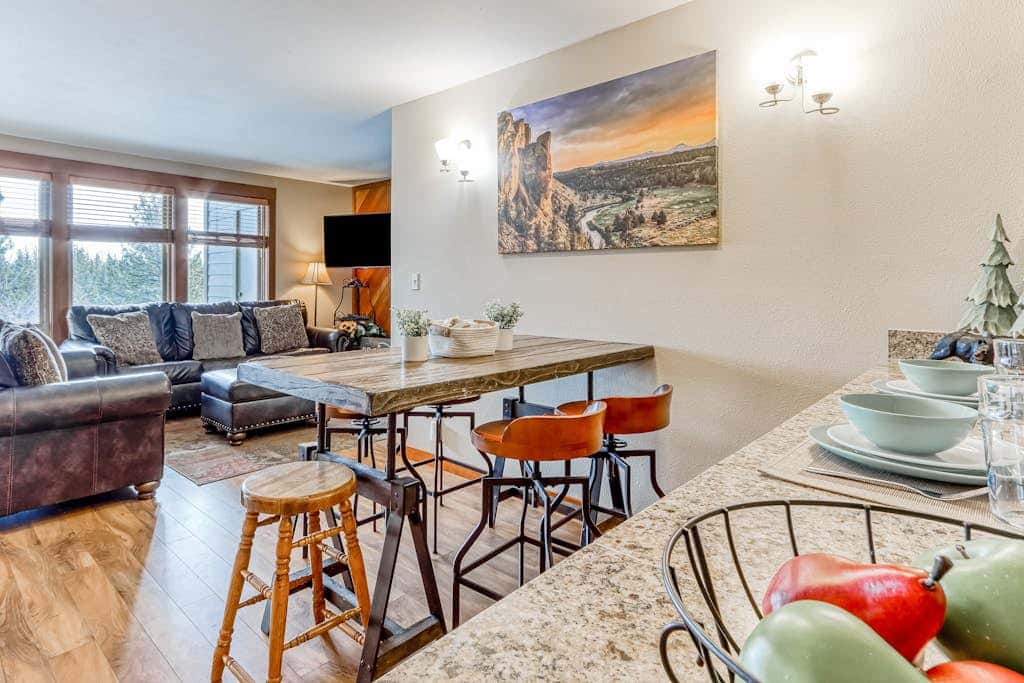 All-Suite Alpine Getaway - Pools, Hot Tubs & Golf - Shuttle to Ski Mountain