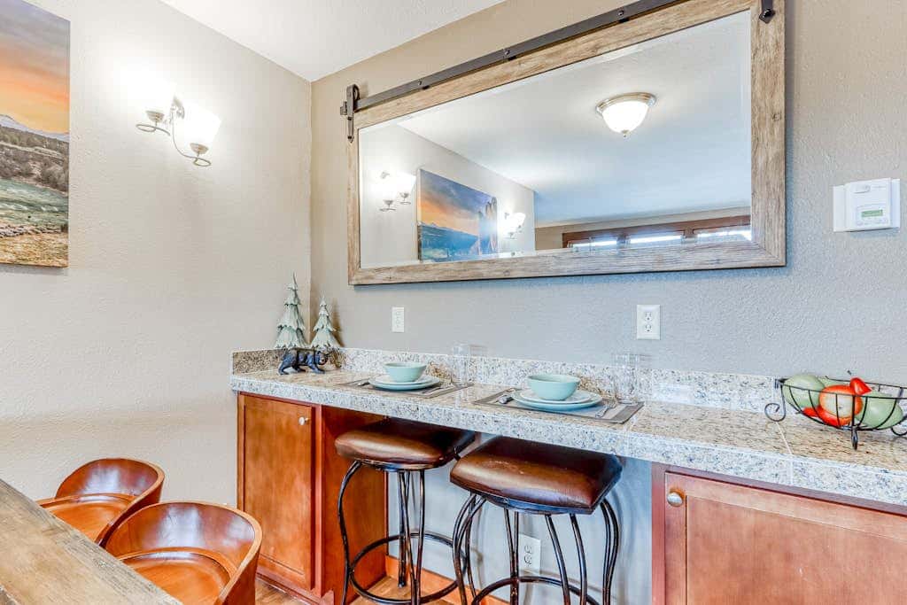 All-Suite Alpine Getaway - Pools, Hot Tubs & Golf - Shuttle to Ski Mountain