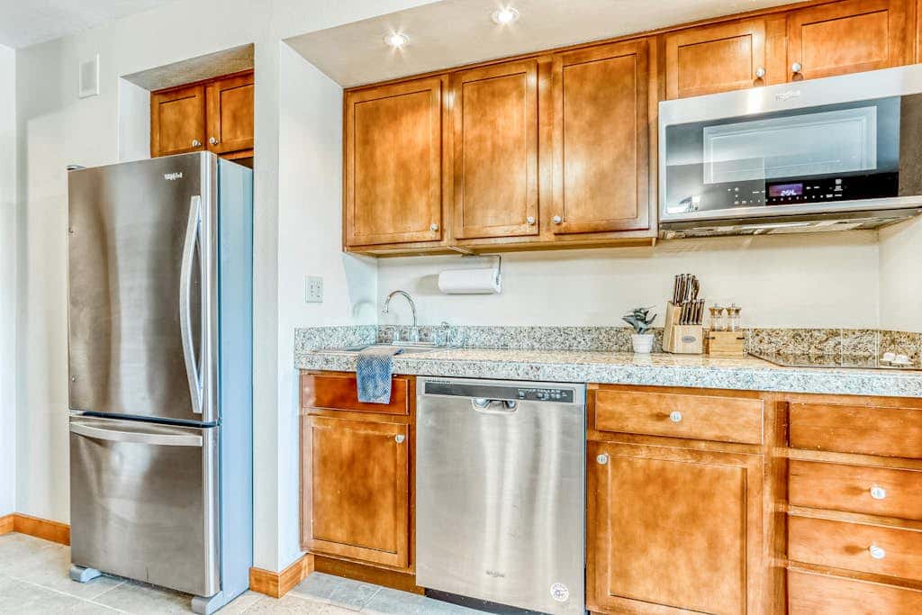 All-Suite Alpine Getaway - Pools, Hot Tubs & Golf - Shuttle to Ski Mountain