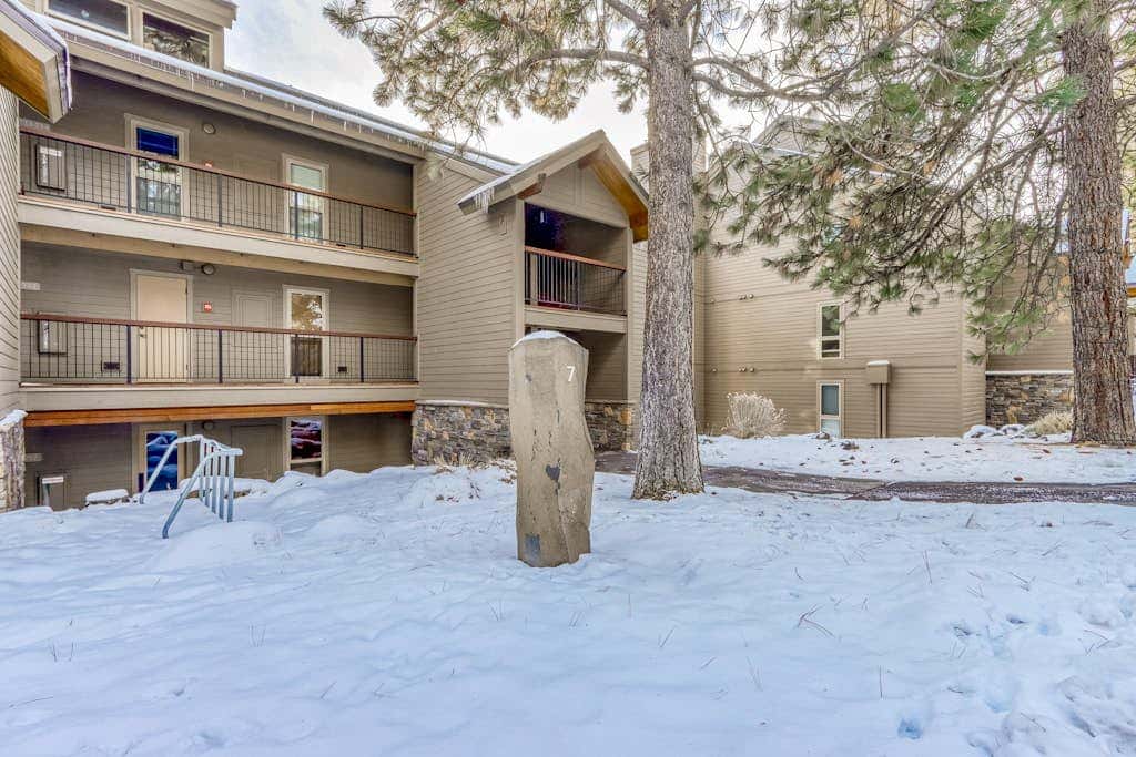 All-Suite Alpine Getaway - Pools, Hot Tubs & Golf - Shuttle to Ski Mountain