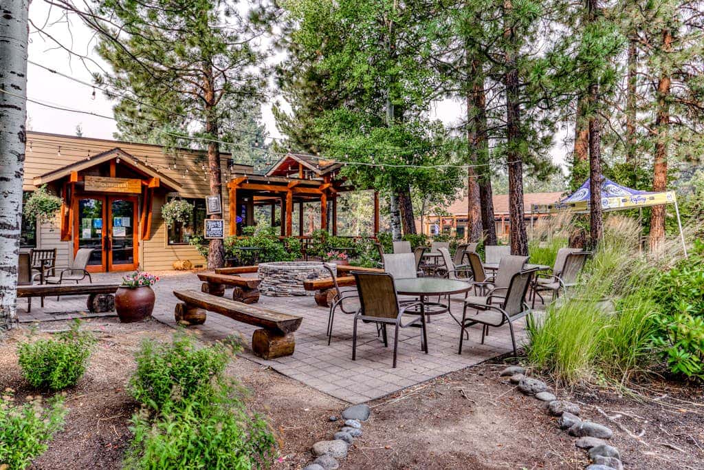 All-Suite Alpine Getaway - Pools, Hot Tubs & Golf - Shuttle to Ski Mountain