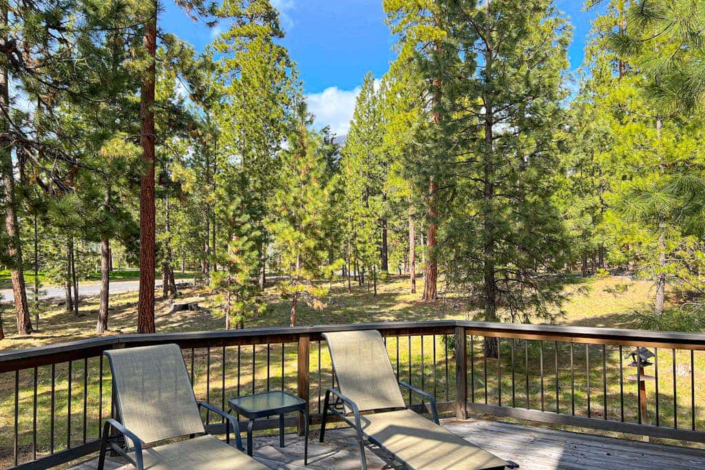 Mountain-view ranch house with fireplace, W&D, central AC & bikes - dog-friendly
