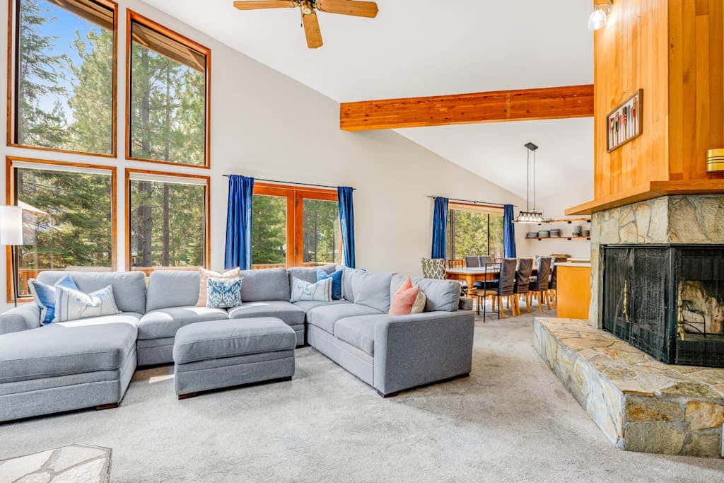 House in Black Butte Ranch with shared amenities